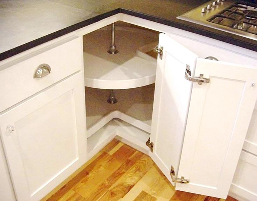 The lower corner cabinet