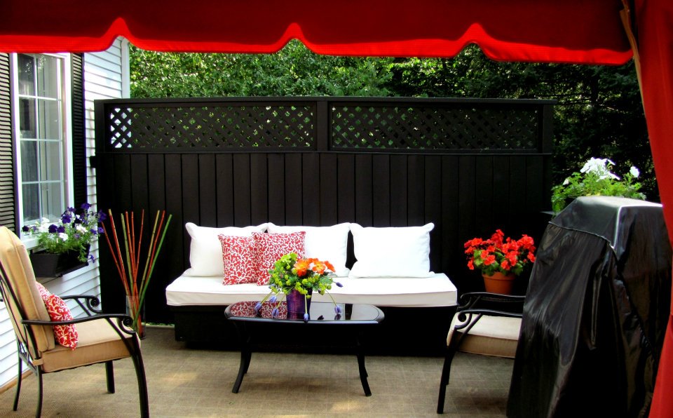 Custom Outdoor privacy wall and storage bench on Ile d'Orleans