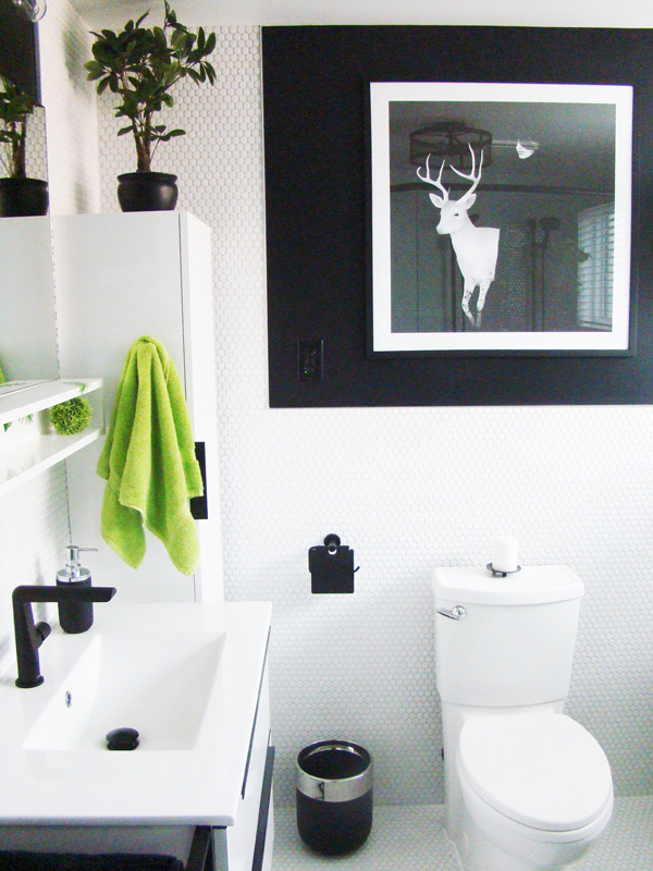 Black accents and plumbing fixtures - Bathroom Trends for 2023