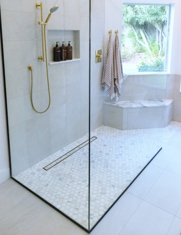 Spacious and curb-free ‘Italian’ showers - Bathroom Trends for 2023