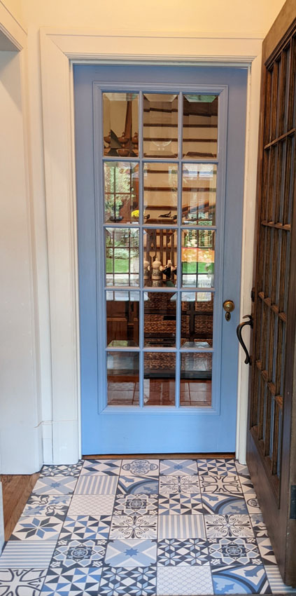 Craftsman home entryway vestibule design in Montreal