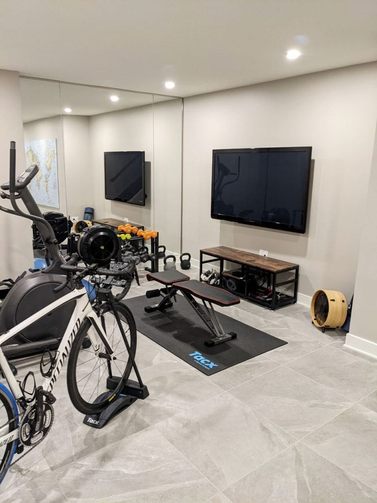 home-gym-design-in-Saint-Lambert