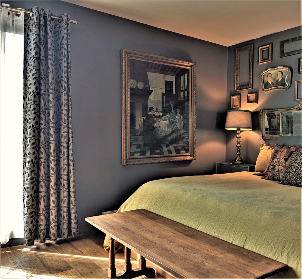 Eclectic Baroque-Style Bedroom Design