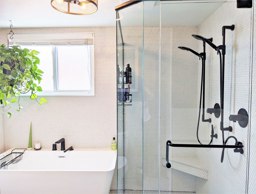 Black and White Bathroom Renovation in Montreal