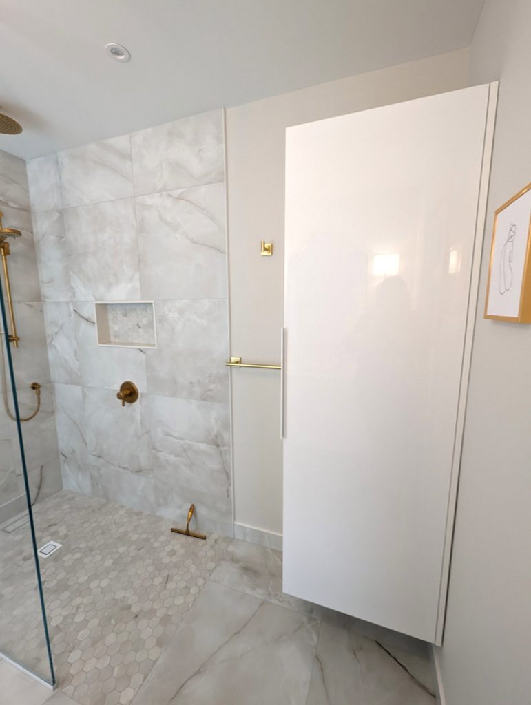 En-Suite-Master-Bathroom-Design-in-Pierrefonds