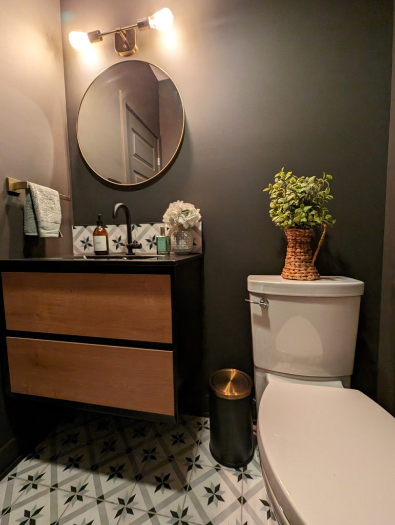 Powder Room Design in Pierrefonds