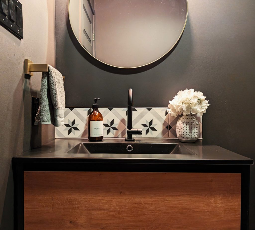 Powder Room Design in Pierrefonds