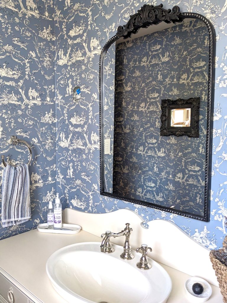 Traditional Blue Powder Room Design in Boisbriand