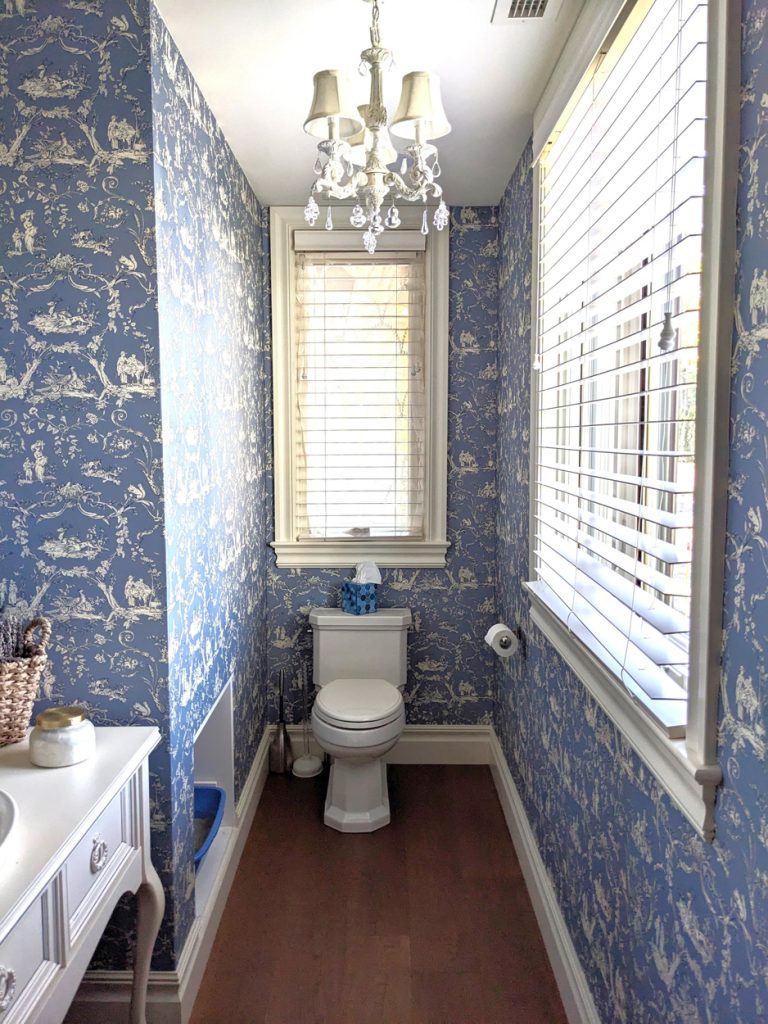 Traditional Blue Powder Room Design in Boisbriand