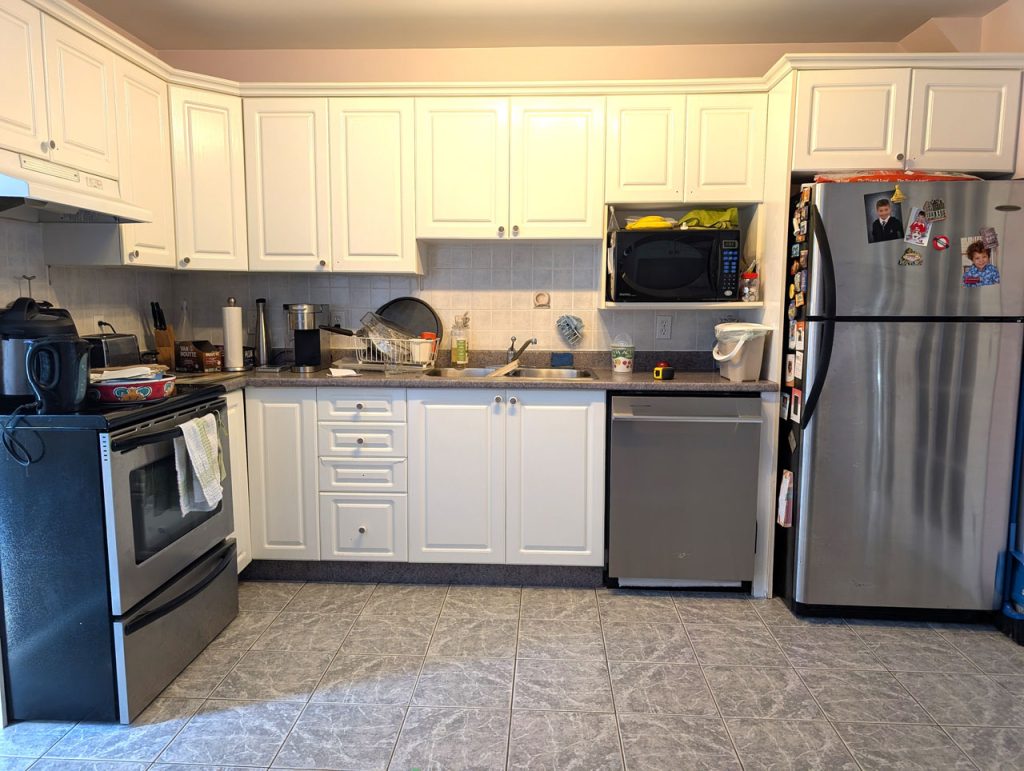 Avant - Aménagement de cuisine sereine et fonctionnelle à Rosemont