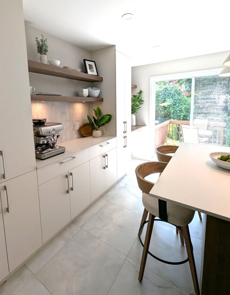 Aménagement de cuisine sereine et fonctionnelle à Rosemont