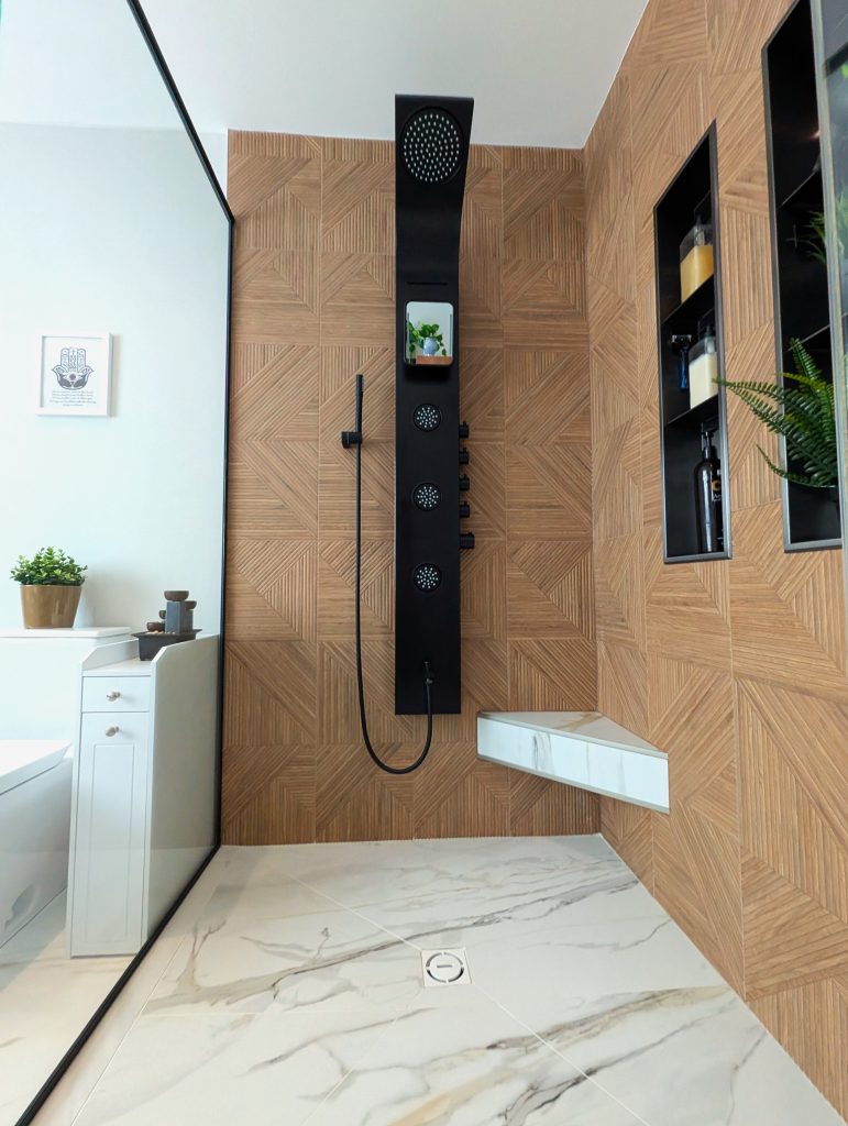 Serene Master Bathroom Design in Laval