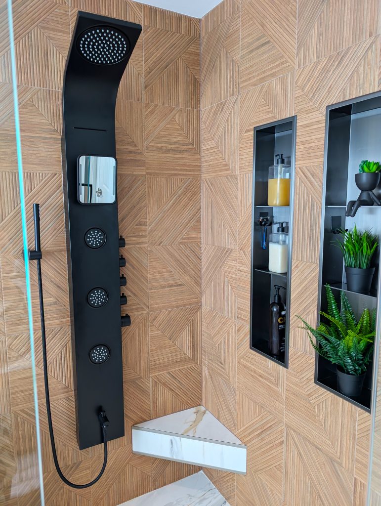 Serene Master Bathroom Design in Laval