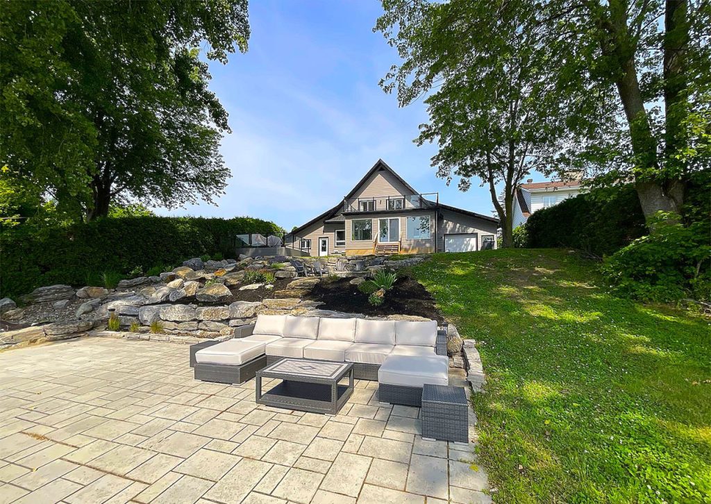 Portfolio de design extérieur et d'aménagement de terrasses en bord de lac à Saint-Placide-Oka