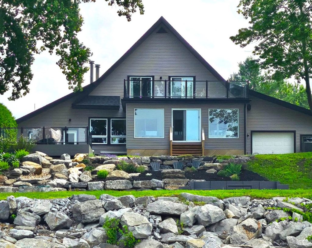 Portfolio de design extérieur et d'aménagement de terrasses en bord de lac à Saint-Placide-Oka