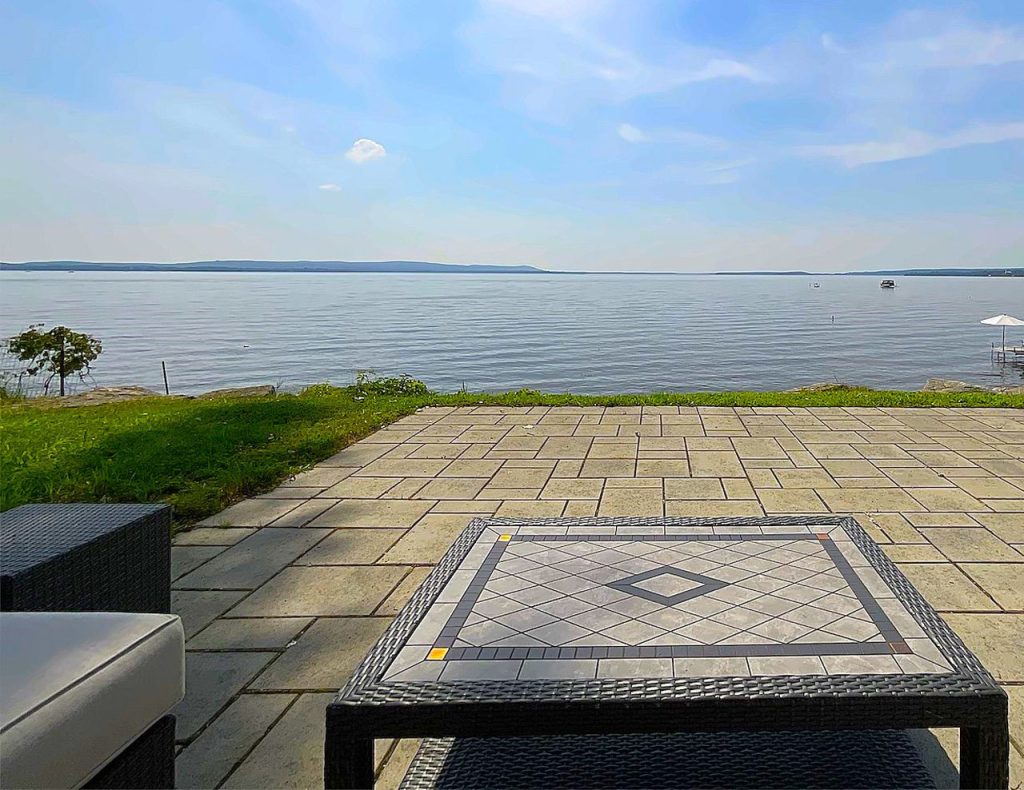 Portfolio de design extérieur et d'aménagement de terrasses en bord de lac à Saint-Placide-Oka