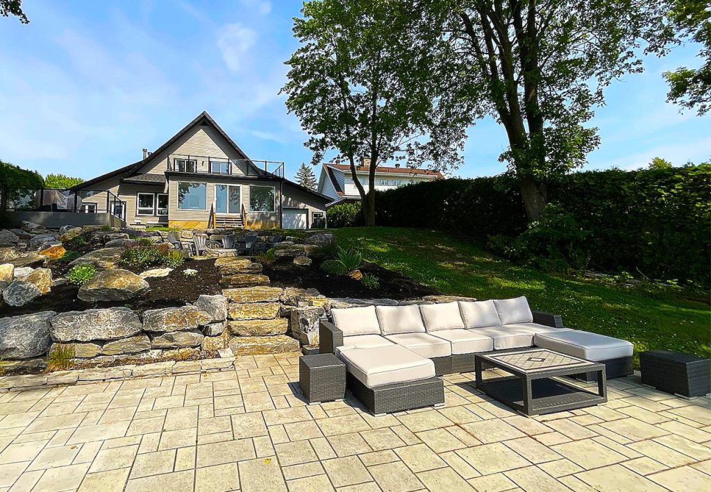 Portfolio de design extérieur et d'aménagement de terrasses en bord de lac à Saint-Placide-Oka