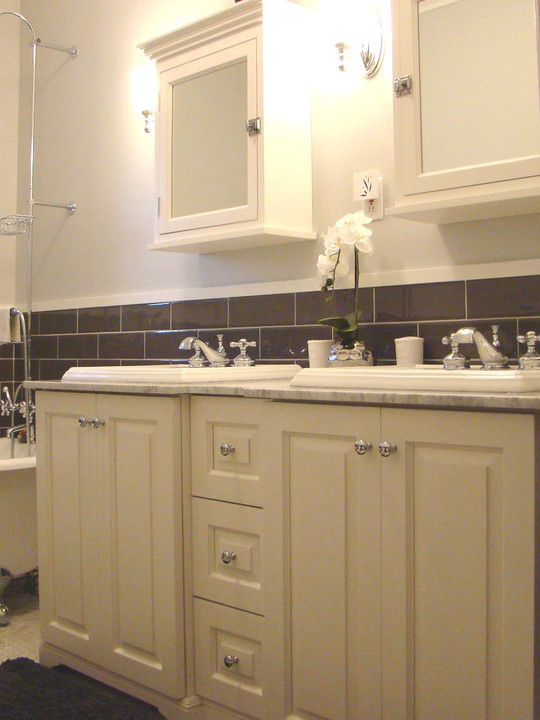 Custom bathroom storage in Outremont