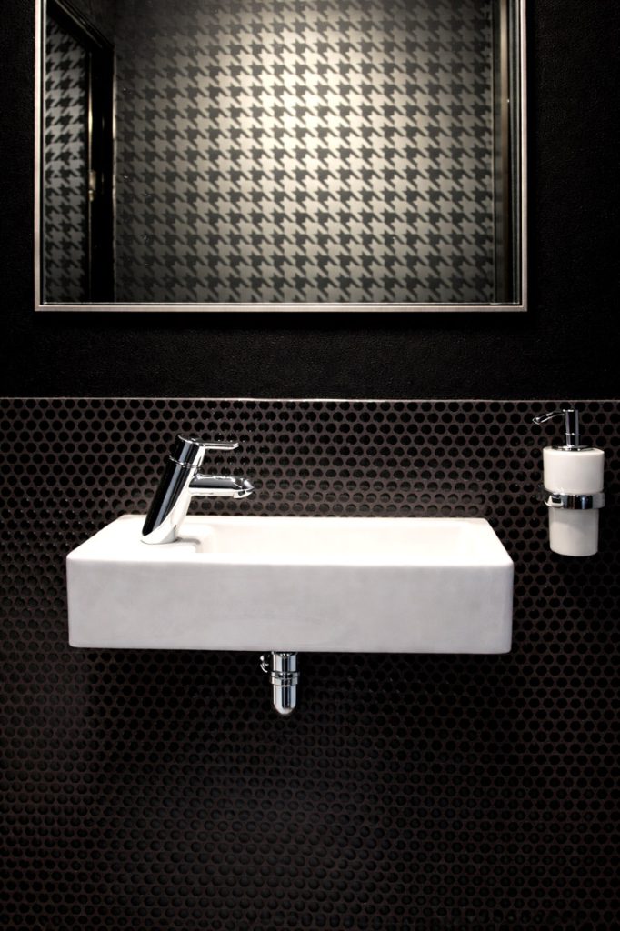 Dramatic Powder Room Make-Over in Outremont